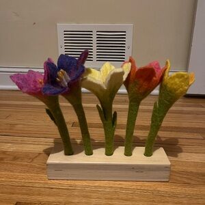 LOVEVERY felted wool flower set